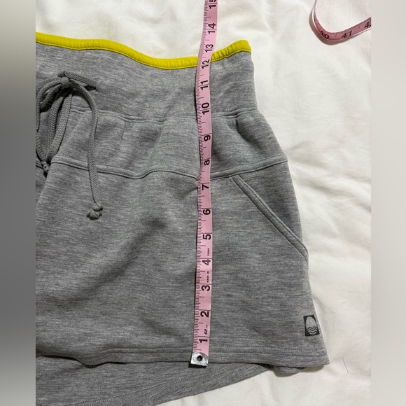 ANTHROPOLOGIE Daily Practice High Rise Drawstring Shorts | Large | Gray Pattern - Picture 10 of 15